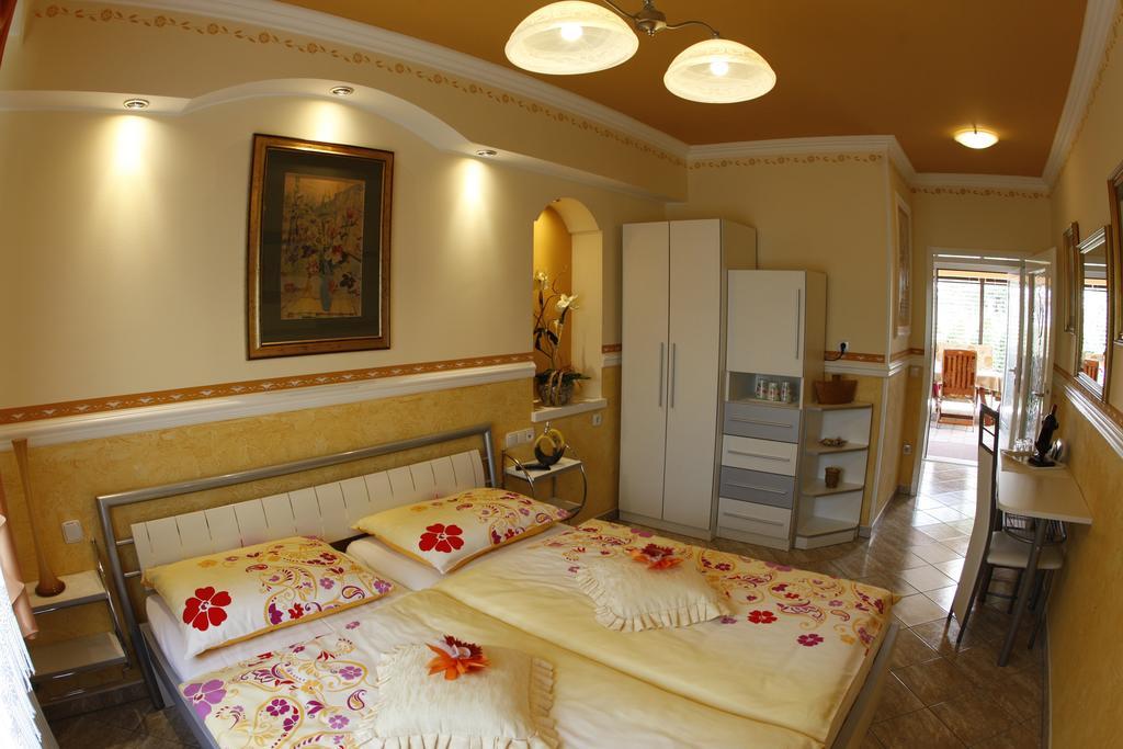 Bed&Breakfast Beros Marburg Zimmer foto